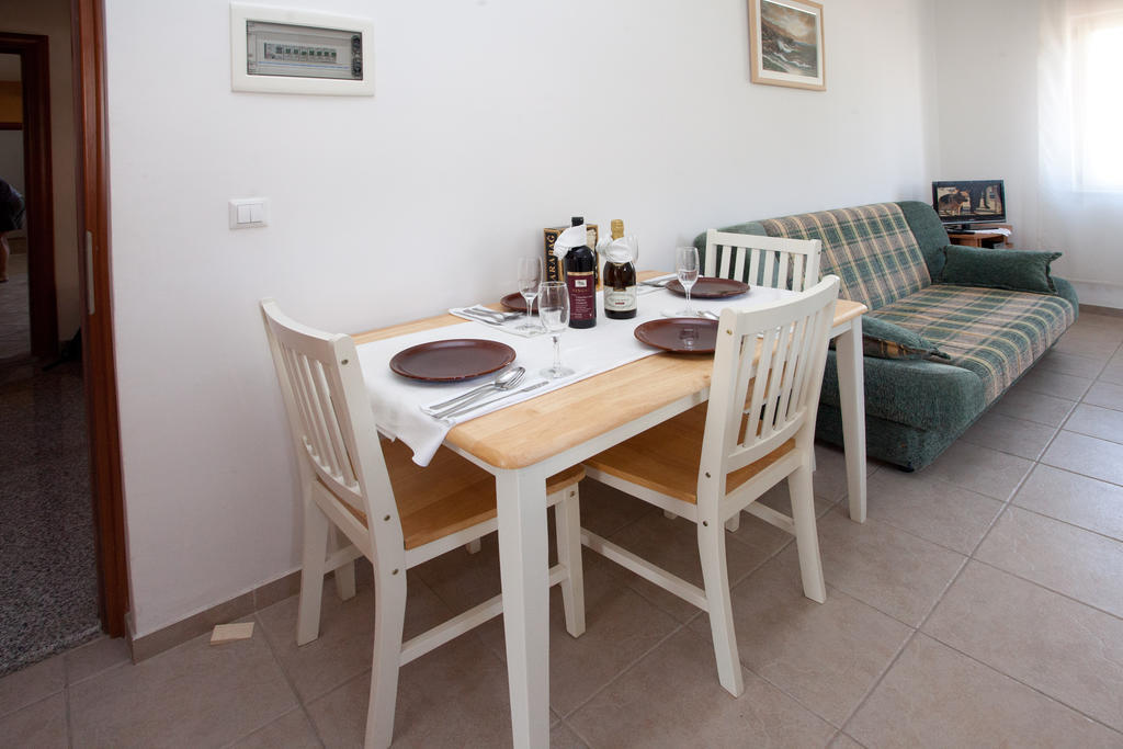 Yacht Beach Apartments Kastela Ruang foto