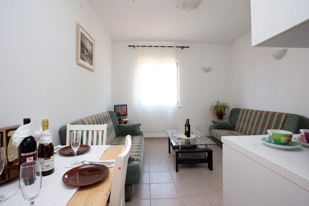 Yacht Beach Apartments Kastela Ruang foto