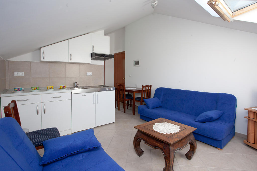 Yacht Beach Apartments Kastela Ruang foto