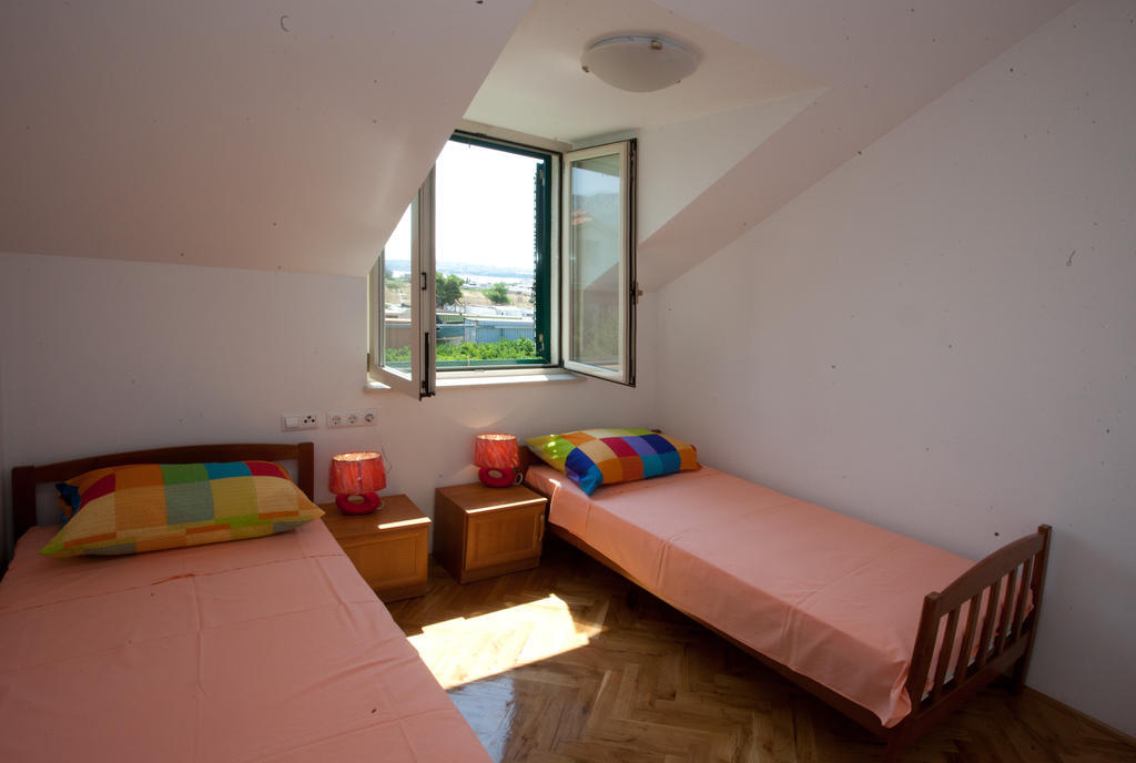Yacht Beach Apartments Kastela Bagian luar foto