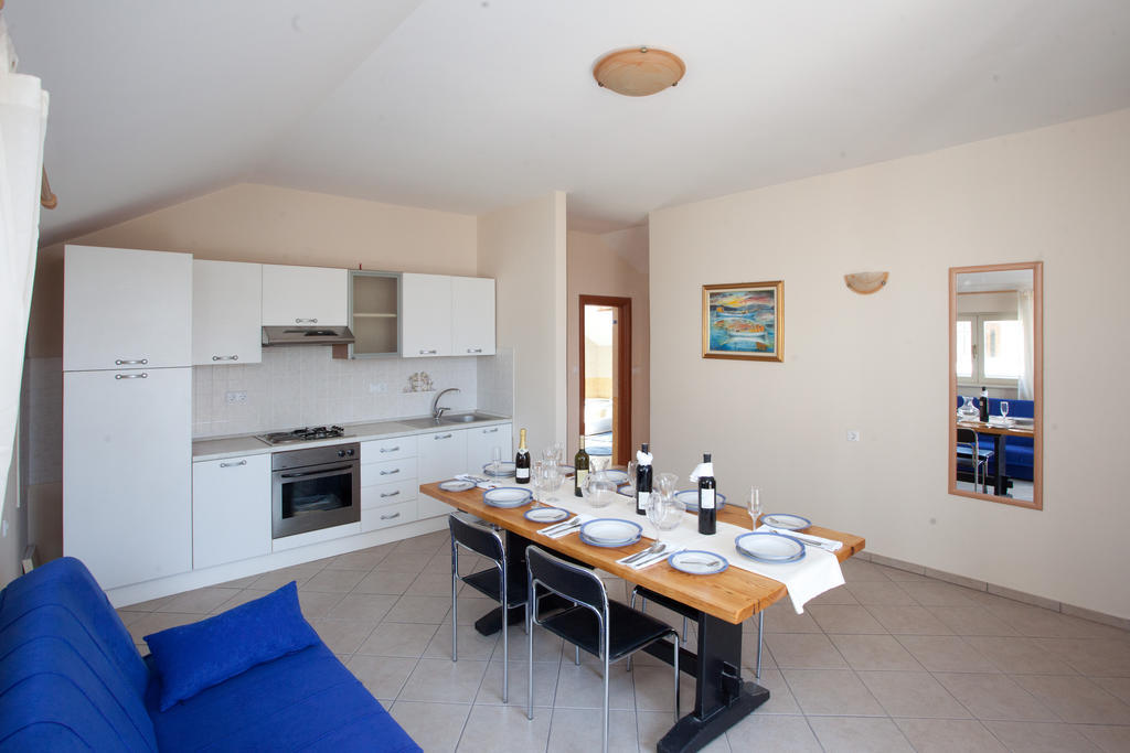 Yacht Beach Apartments Kastela Ruang foto
