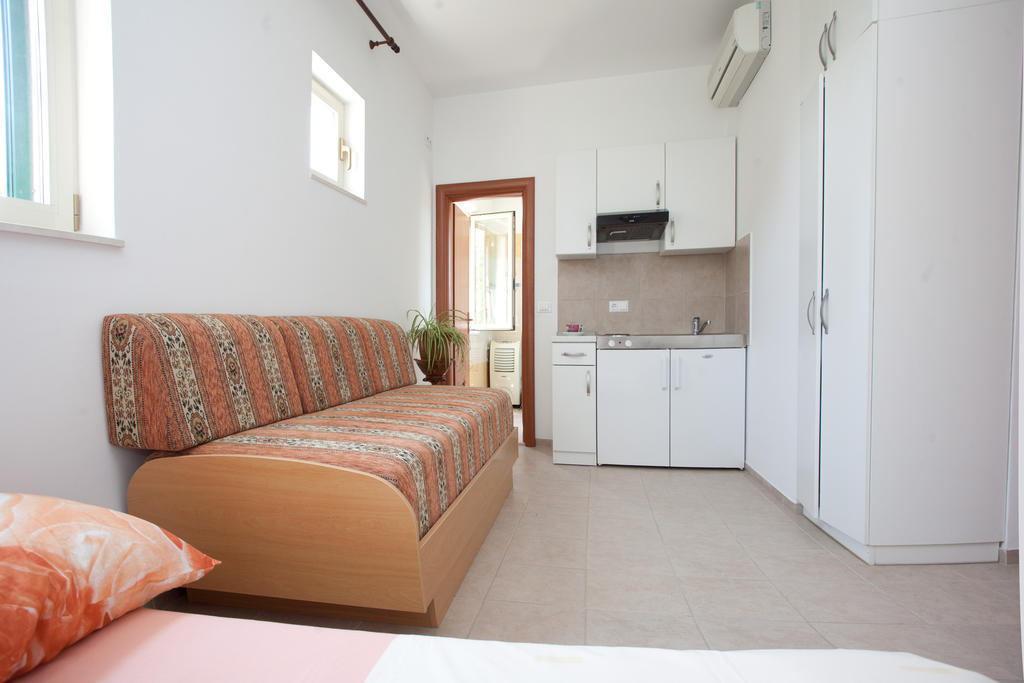 Yacht Beach Apartments Kastela Ruang foto